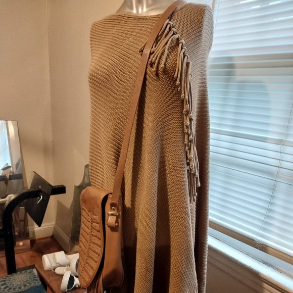 BCBG Maxazria Poncho & BCBGeneration Pocketbook - Picture 3 of 9